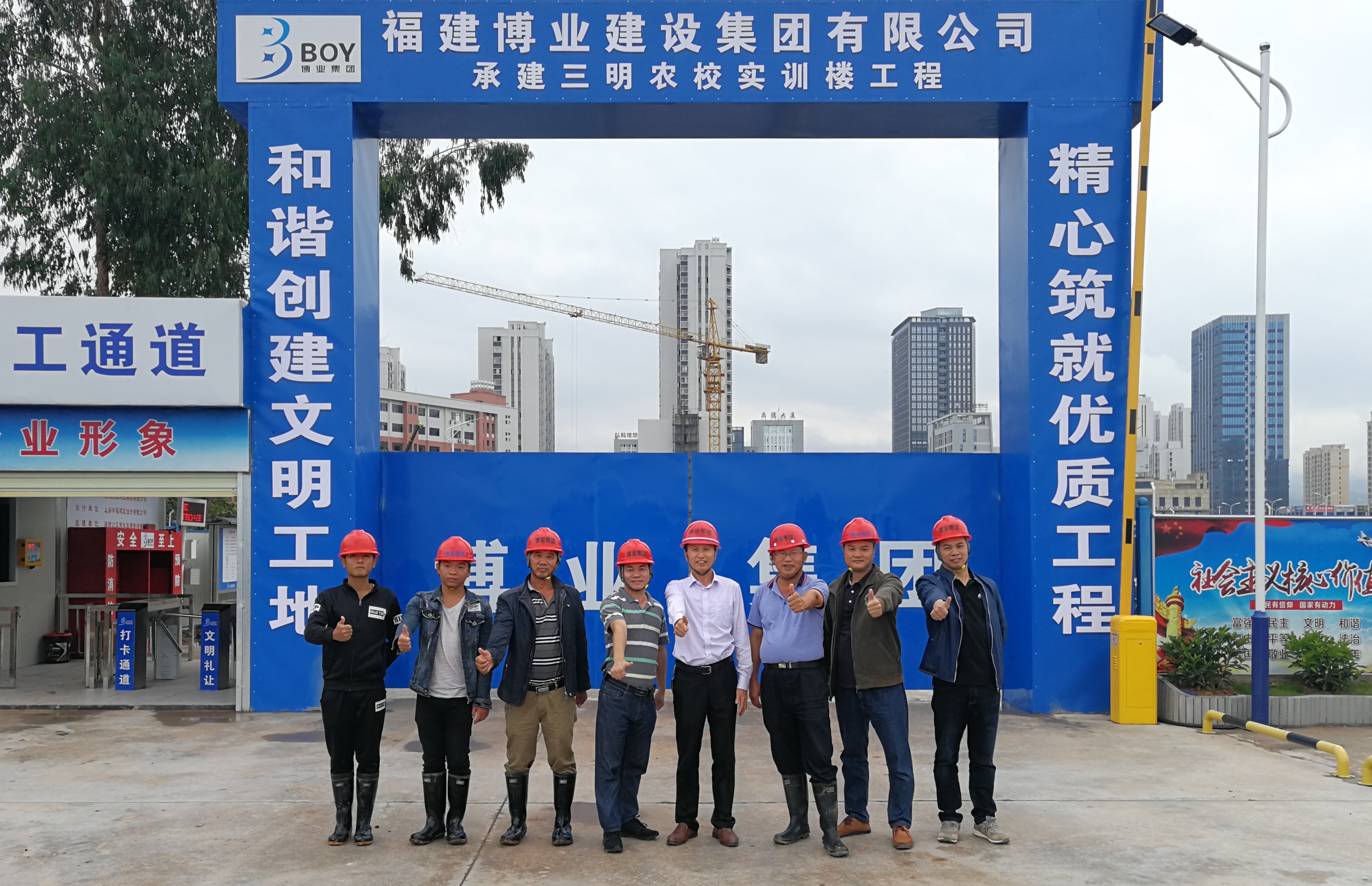 項(xiàng)目部骨干成員.jpg 項(xiàng)目部骨干成員.jpg