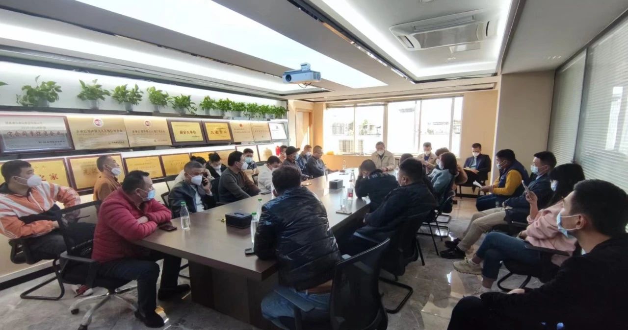 E:\lys\工作\綜合部\公司重大活動(dòng)、新聞\2023.01.17 湖里區(qū)區(qū)委常委、副區(qū)長(zhǎng)王達(dá)帶隊(duì)慰問(wèn)我司\網(wǎng)站\微信圖片_20230209204013.jpg