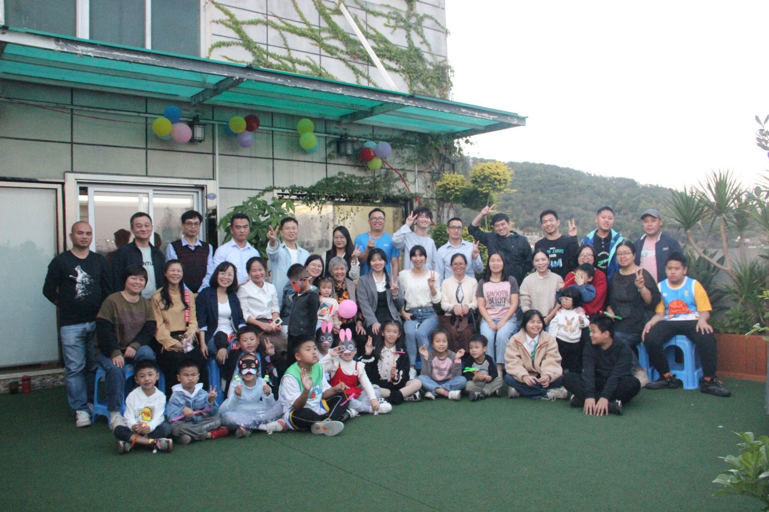 E:\lys\工作\綜合部\公司重大活動(dòng)、新聞\2023.11.28 家庭開放日&八十分大賽\網(wǎng)站\合照.JPG